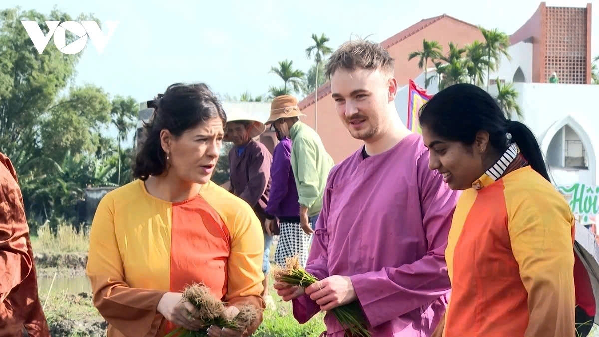 International tourists seek hands-on rural experiences in central Vietnam